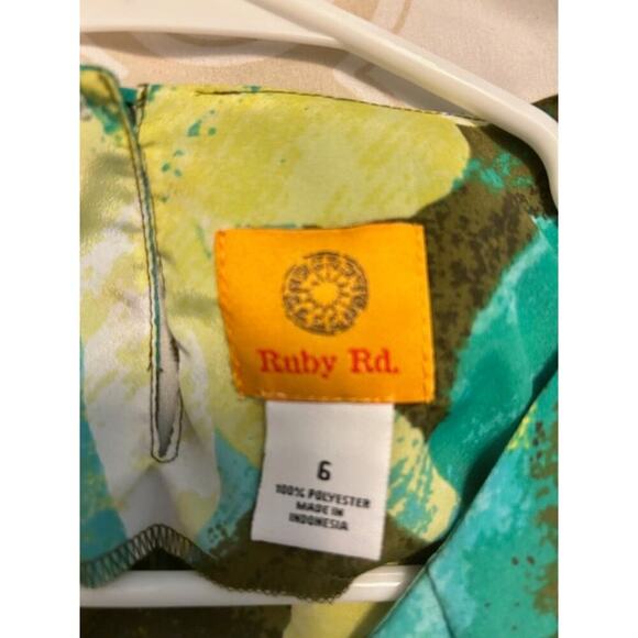 Ruby Rd. Sleeveless Abstract Floral Blouse – Size 6 – NWT - Picture 4 of 5
